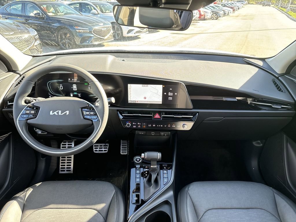 Used 2025 Kia Niro SX Touring image 18