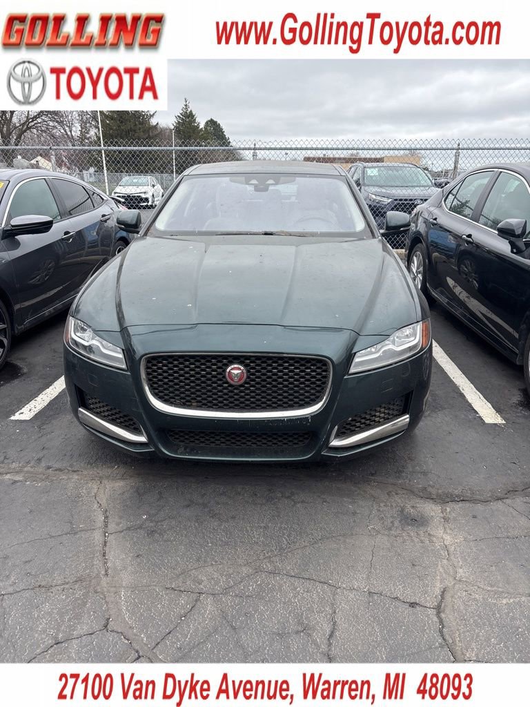 Used 2017 Jaguar XF Premium image 1