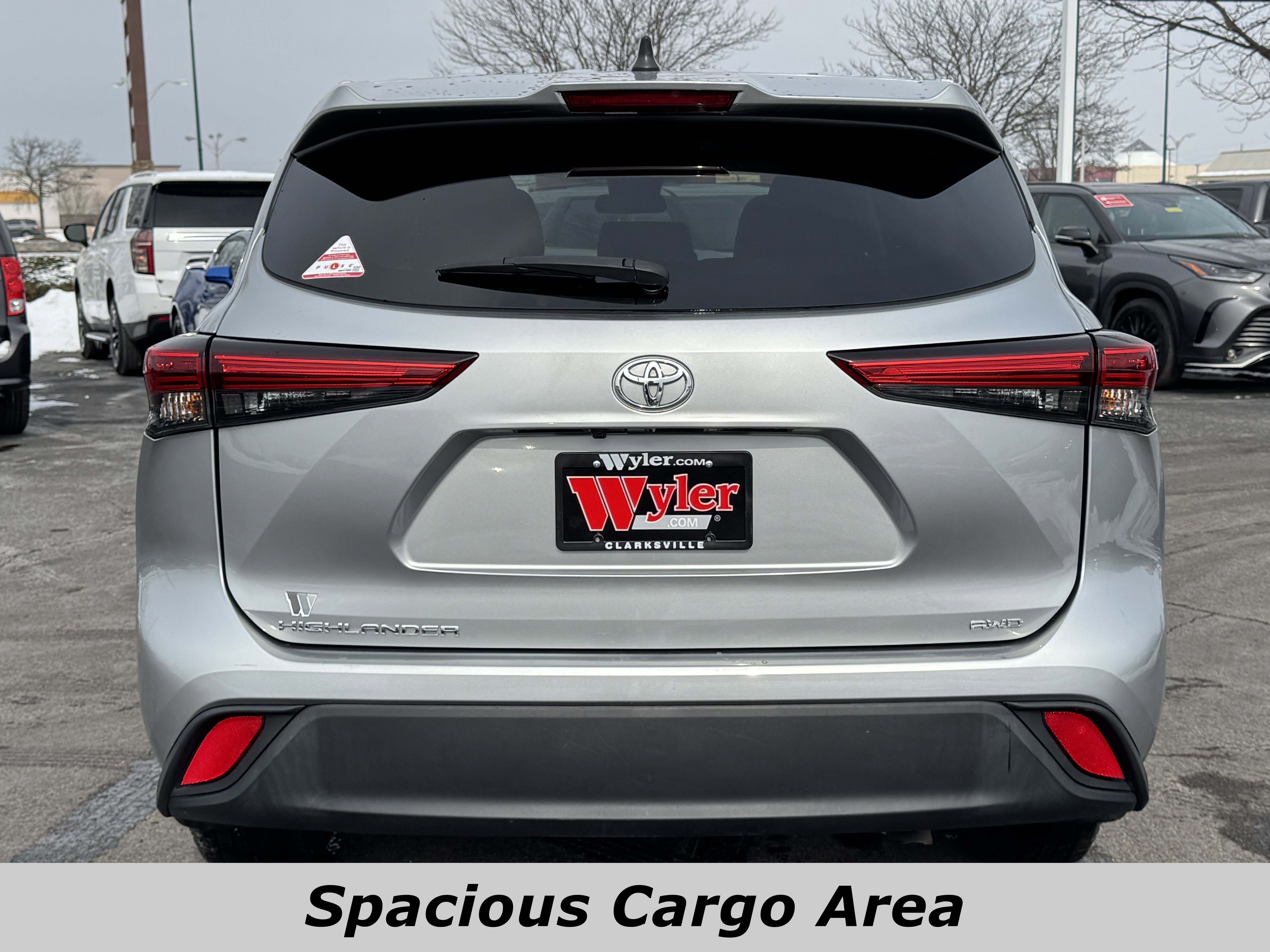 Used 2023 Toyota Highlander L image 12