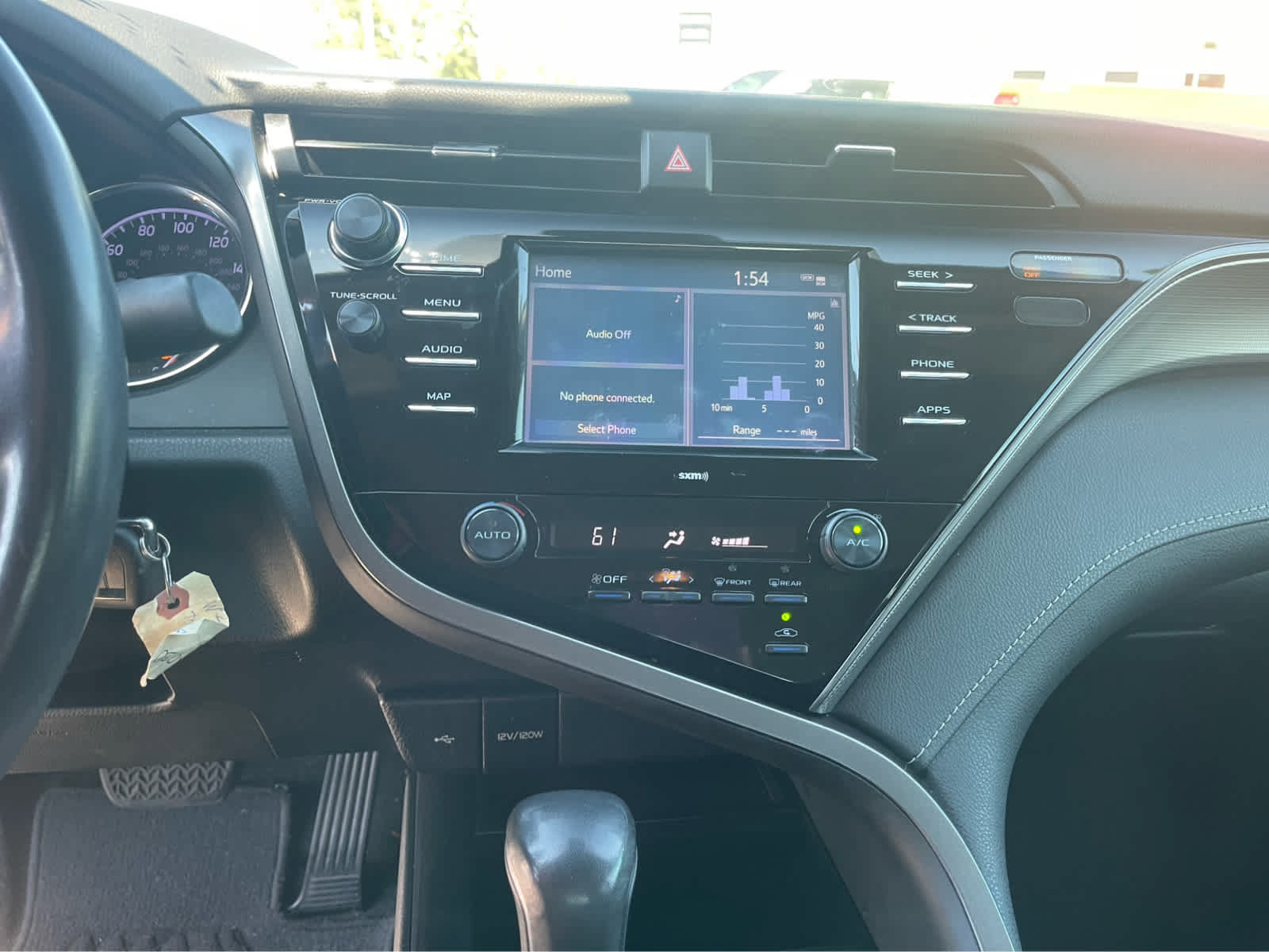 Used 2020 Toyota Camry SE FWD image 16