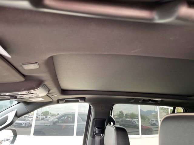 Used 2023 GMC Yukon XL SLT w/ SLT Premium Package image 12