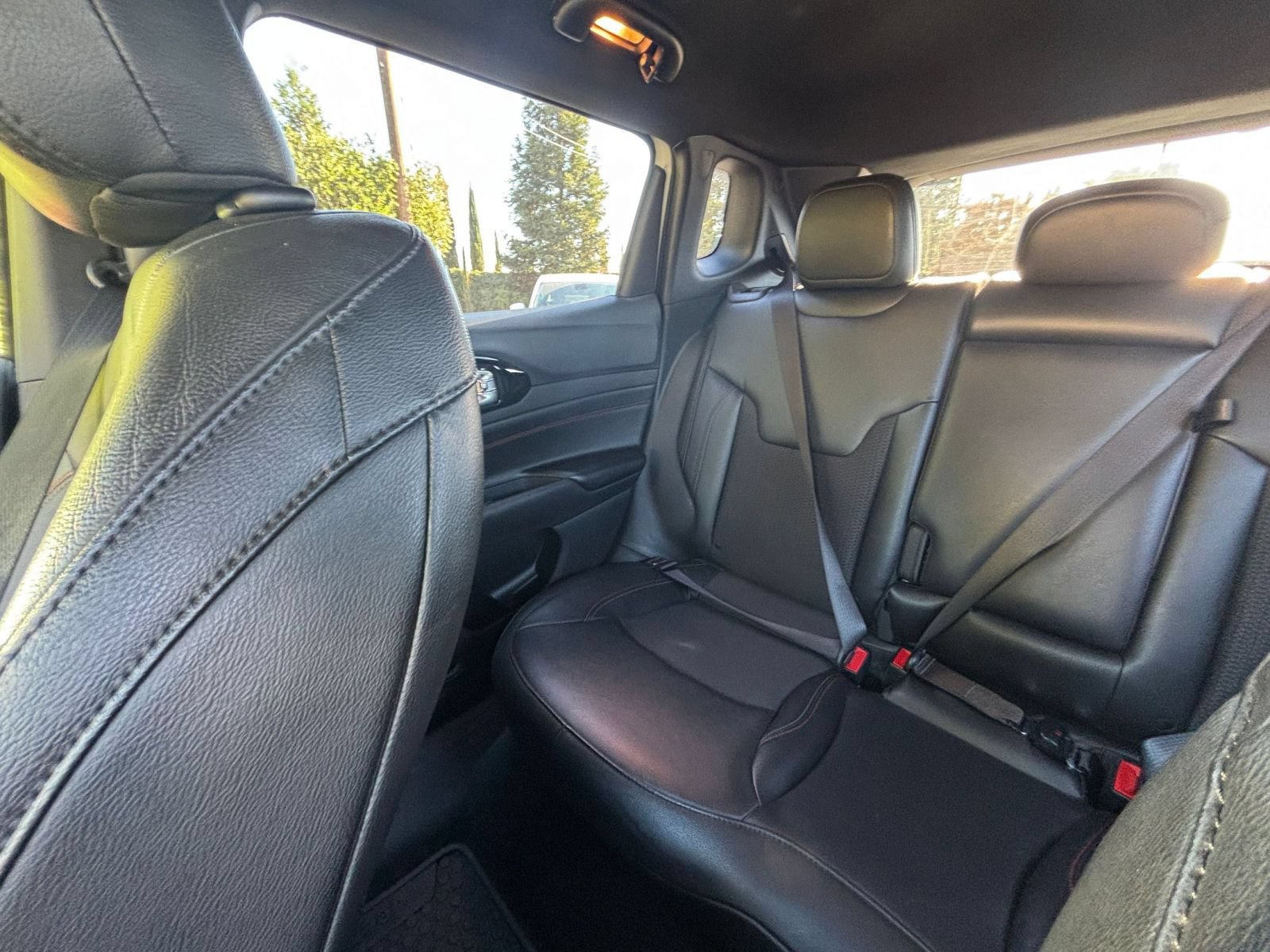 Used 2025 Jeep Compass Trailhawk AWD/4WD image 37