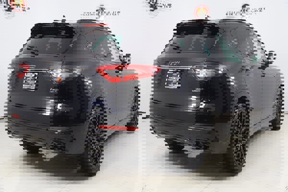 Used 2018 Maserati Levante GranSport image 3