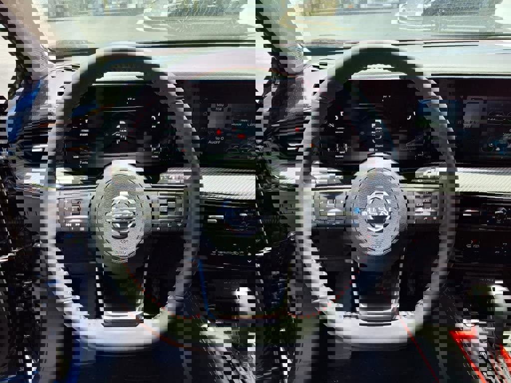 New 2025 Nissan Kicks SR image 12