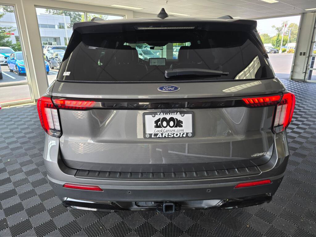 Used 2025 Ford Explorer ST-Line AWD/4WD image 4