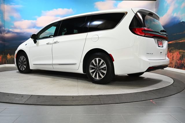 Used 2023 Chrysler Pacifica Limited FWD image 5