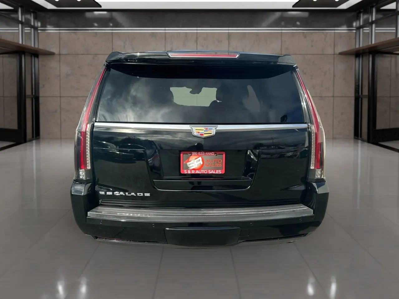 Used 2015 Cadillac Escalade Luxury image 5