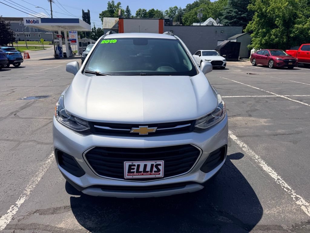Used 2019 Chevrolet Trax LT w/ LT Convenience Package AWD/4WD image 2