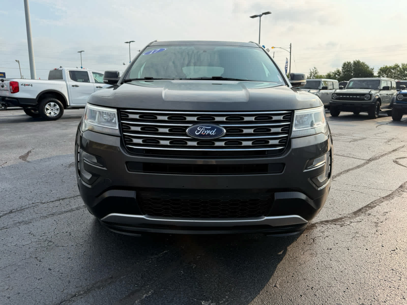 Used 2017 Ford Explorer XLT AWD/4WD image 24