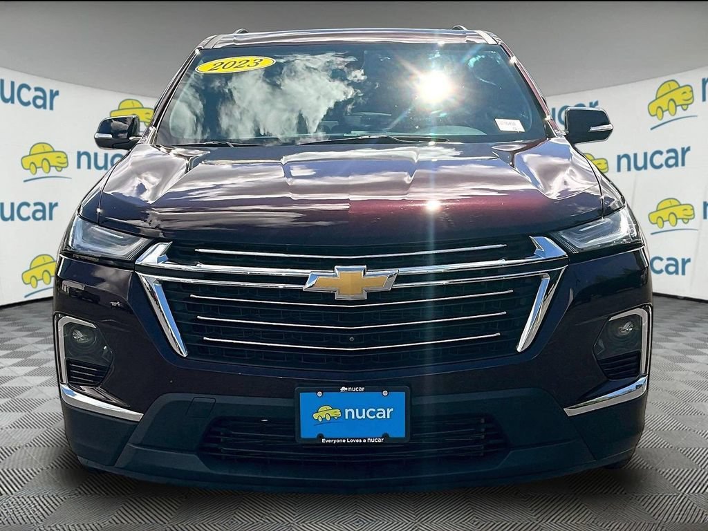 Used 2023 Chevrolet Traverse LT w/ LT Premium Package AWD/4WD image 2