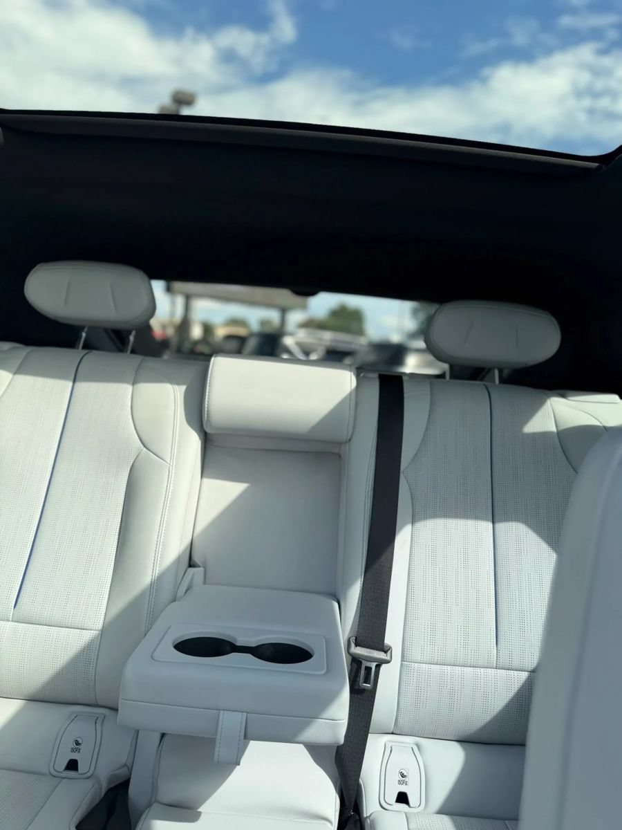 Used 2024 Cadillac Lyriq Luxury AWD/4WD image 30