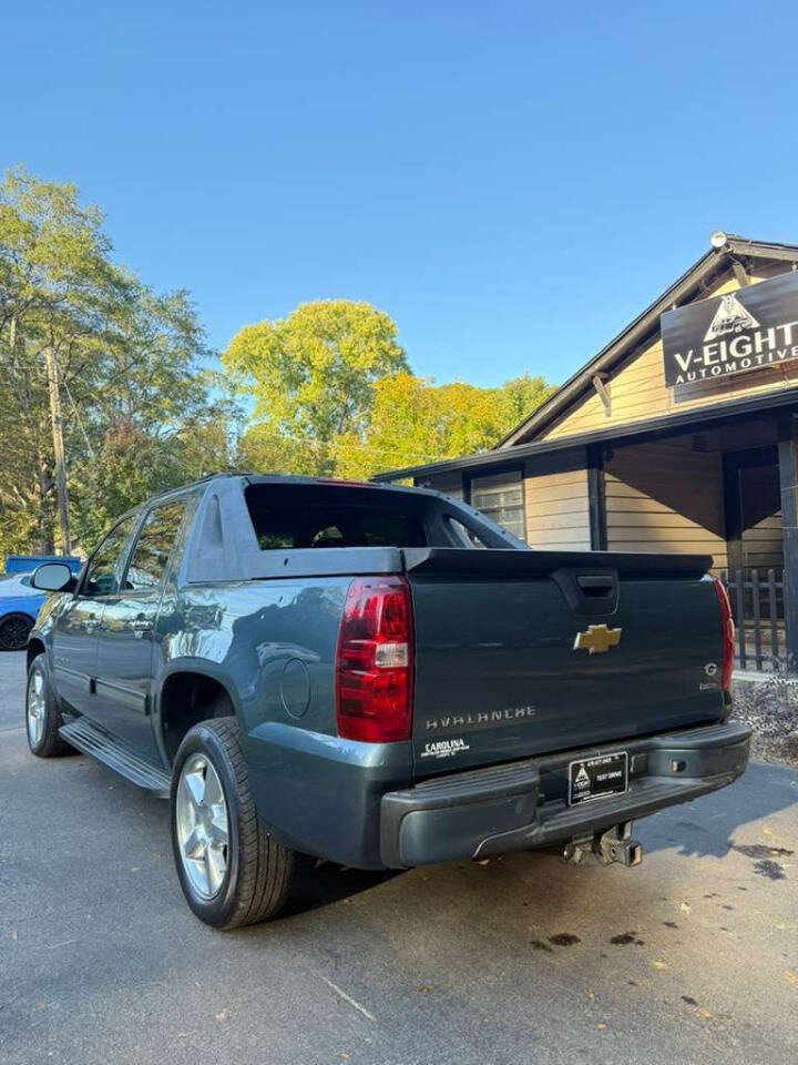 Used 2012 Chevrolet Avalanche LS RWD image 4