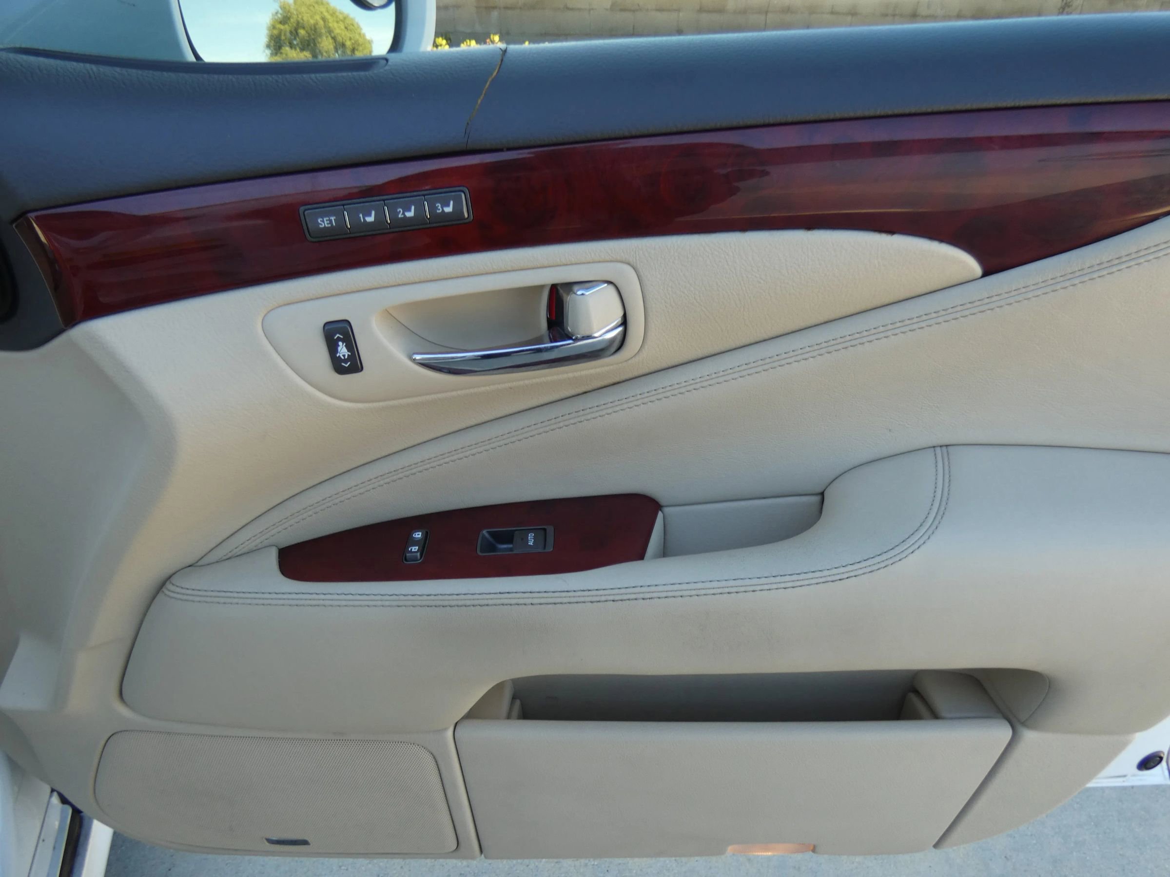 Used 2010 Lexus LS 460 L image 29