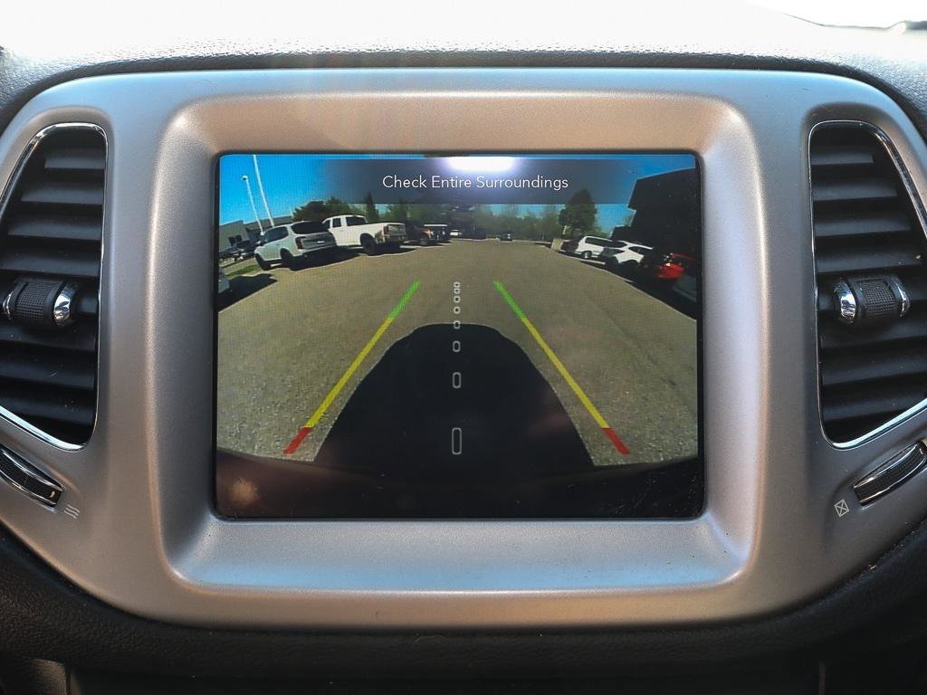 Used 2021 Jeep Compass Latitude w/ Sun and Sound Group AWD/4WD image 17