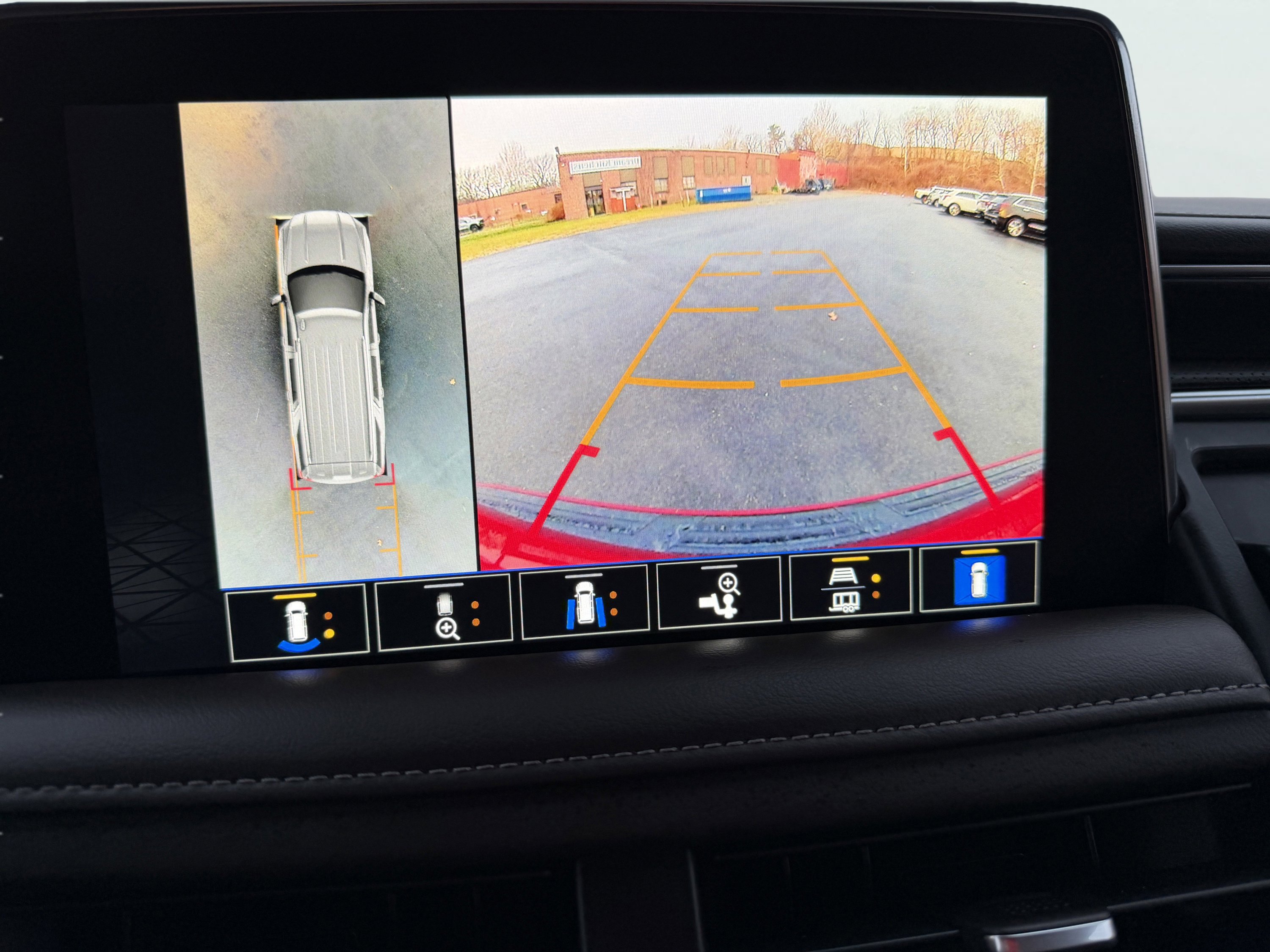 Used 2022 GMC Yukon SLT w/ SLT Luxury Package image 5