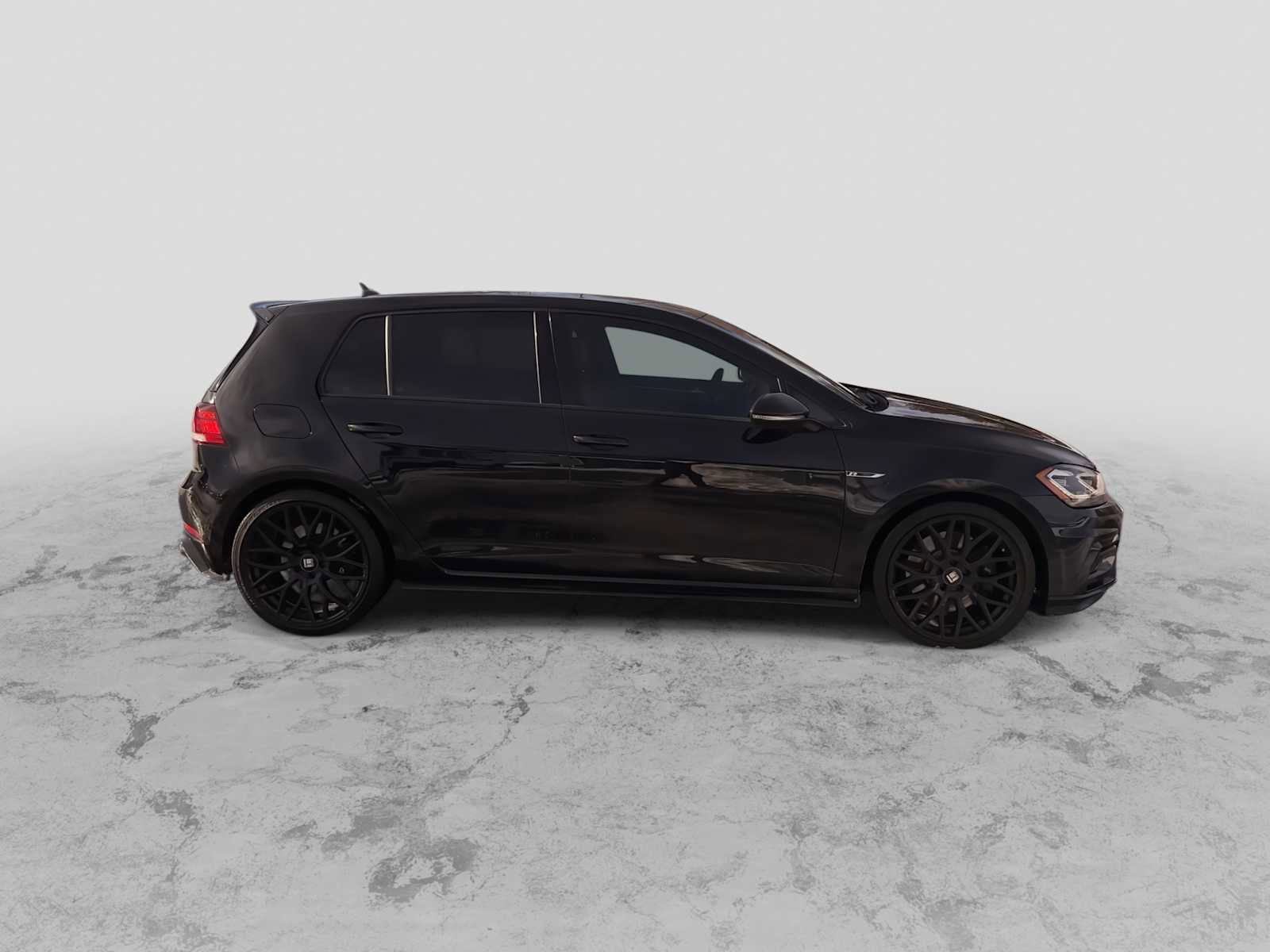 Used 2018 Volkswagen Golf R 4-Door image 9