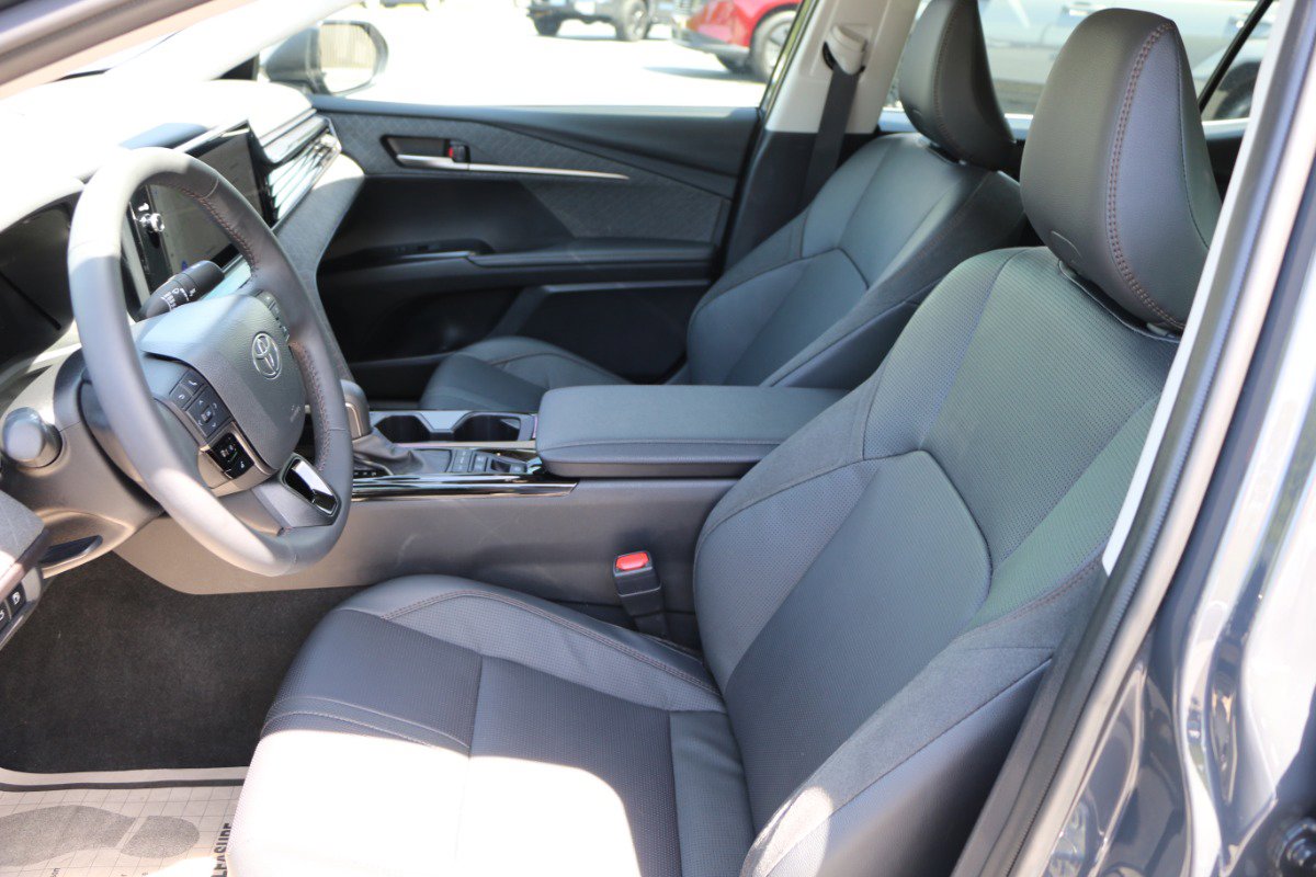 Used 2025 Toyota Camry XLE FWD image 26