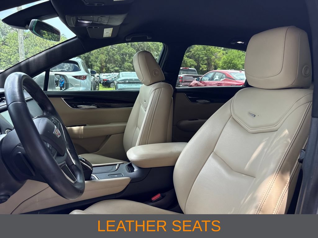 Used 2017 Cadillac XT5 FWD image 4