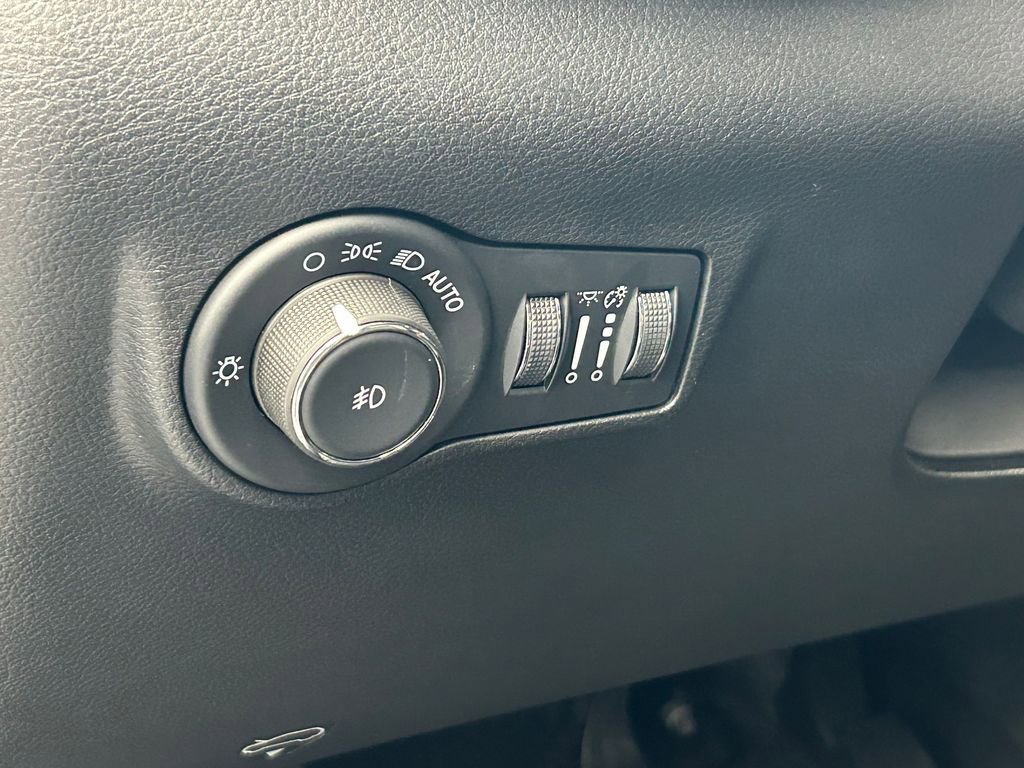 Used 2022 Jeep Compass Latitude FWD image 15