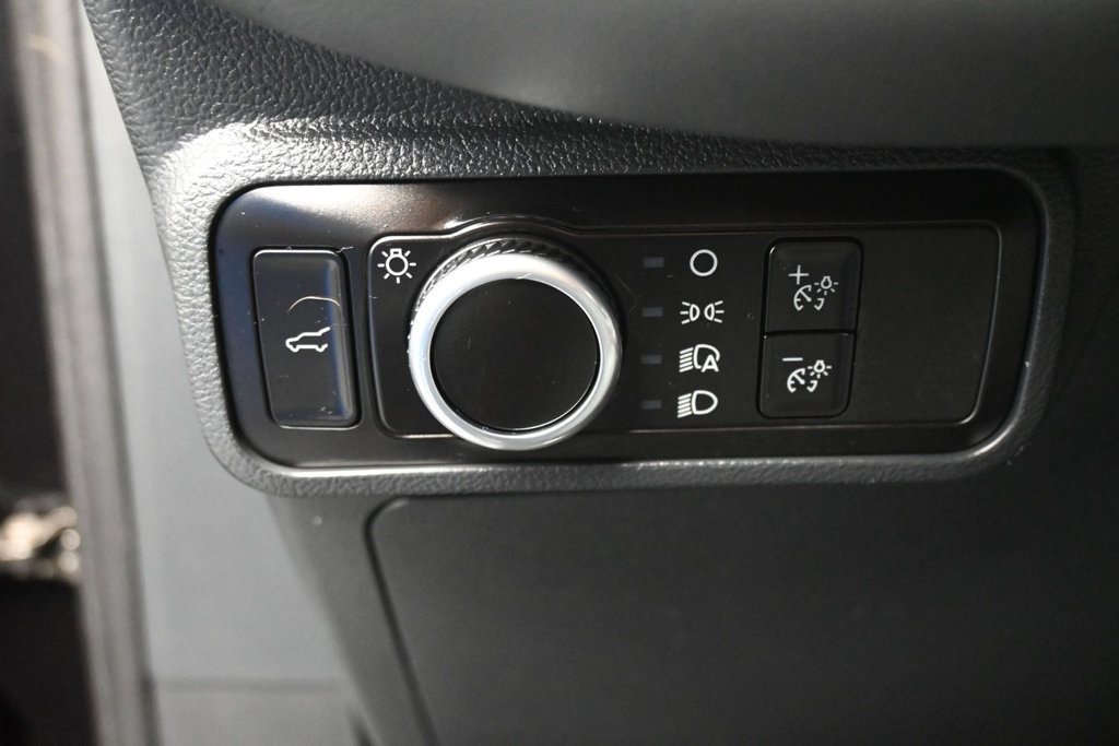 Used 2025 Ford Explorer Active AWD/4WD image 12