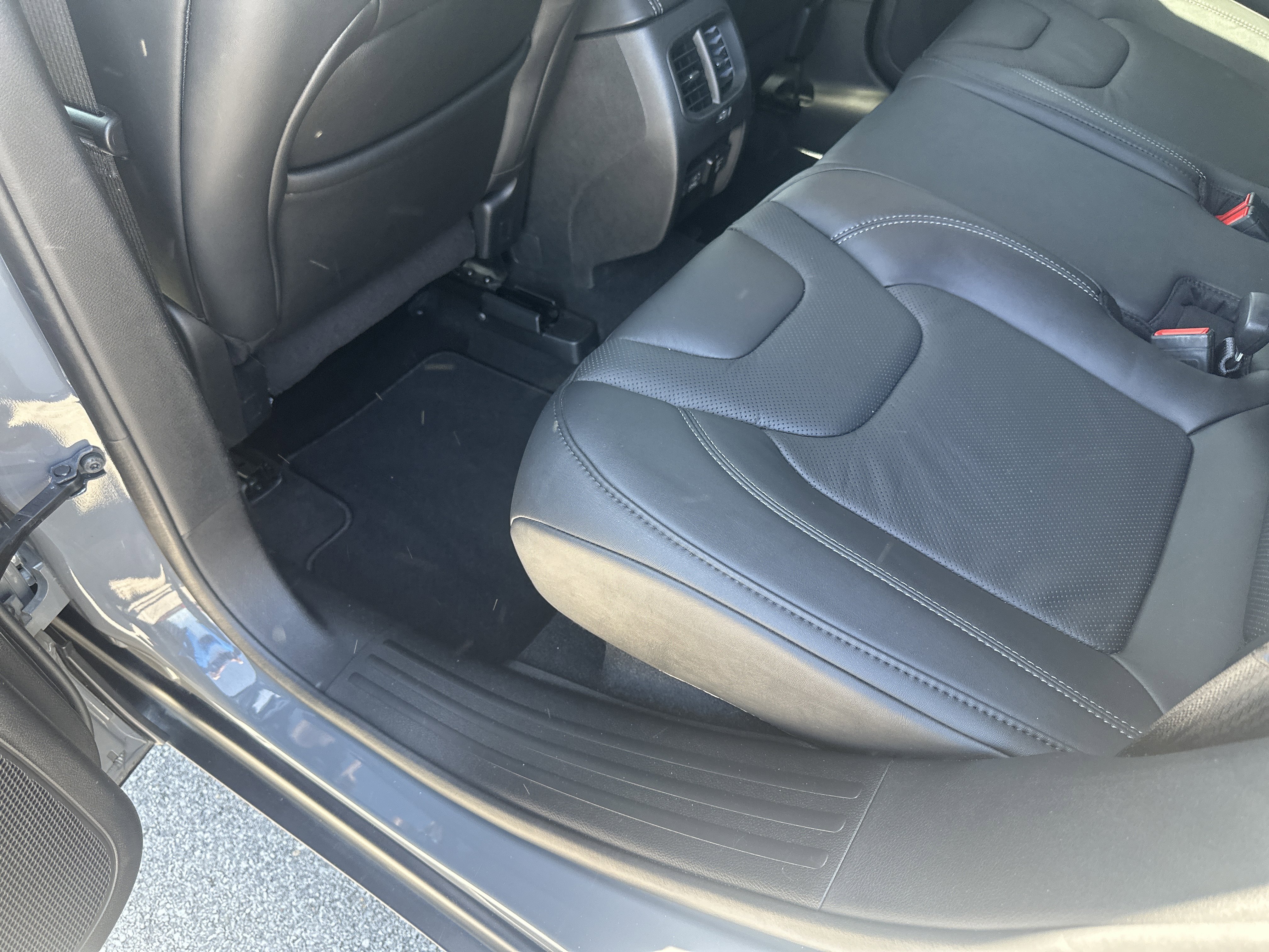 Used 2021 Jeep Cherokee Latitude Lux w/ Comfort/Convenience Group AWD/4WD image 18