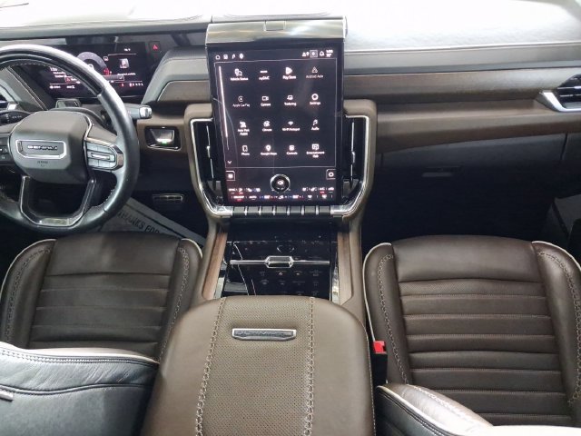 Used 2025 GMC Yukon Denali Ultimate AWD/4WD image 25