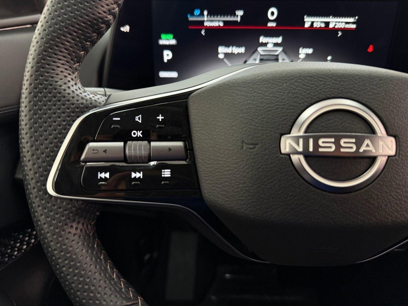 Used 2025 Nissan Ariya AWD image 14