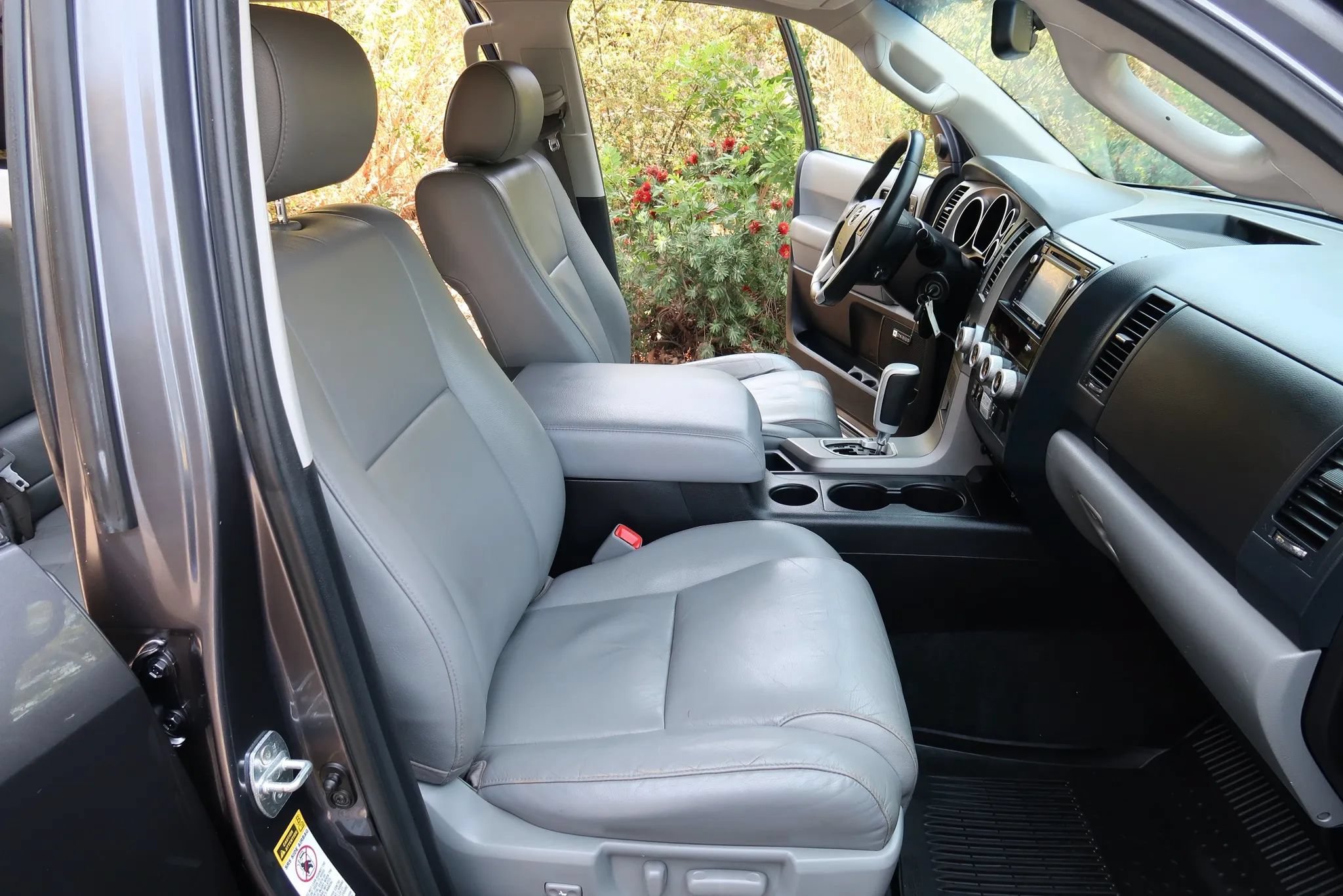 Used 2017 Toyota Sequoia Limited w/ Safety & Convenience Package AWD/4WD image 29