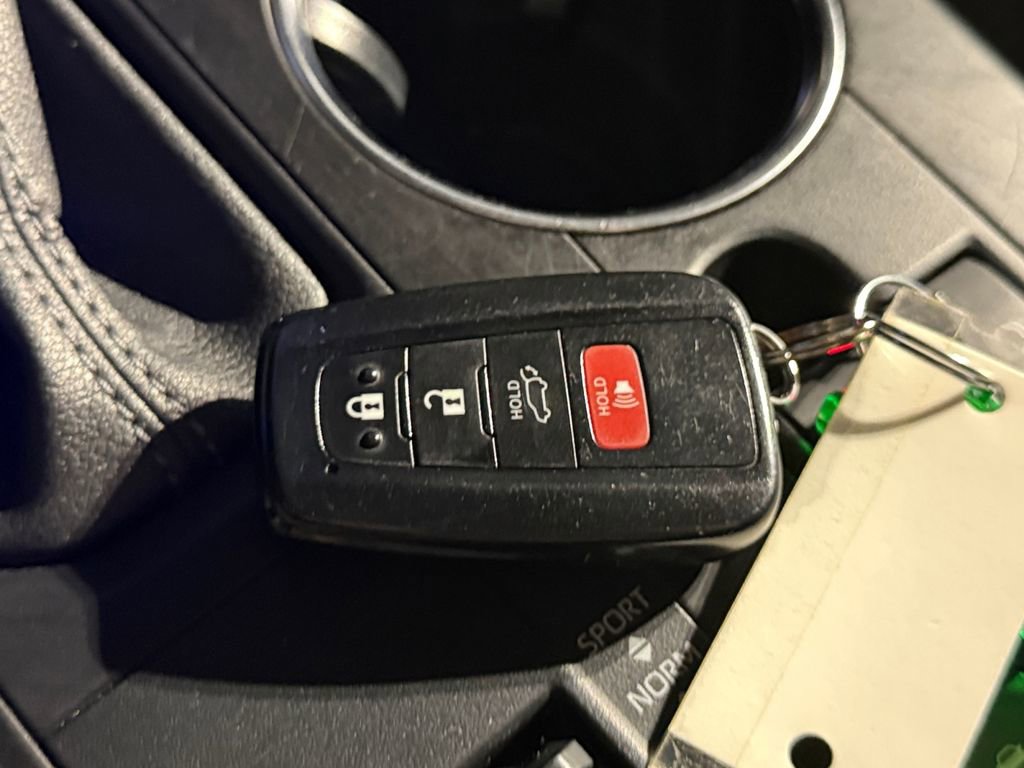 Used 2022 Toyota Highlander LE image 26