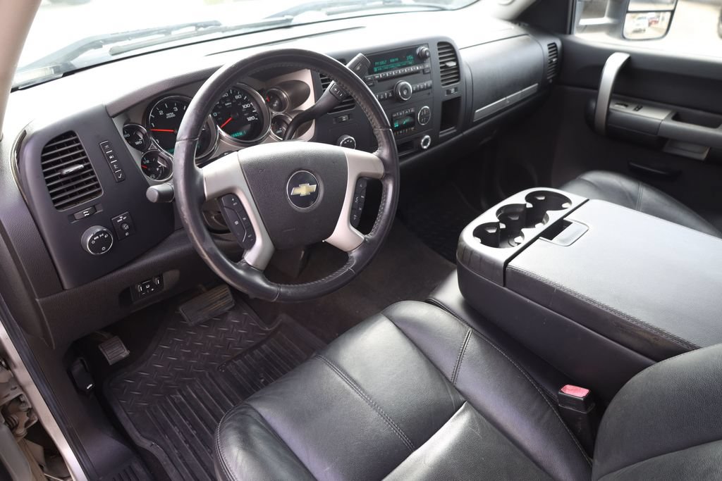 Used 2009 Chevrolet Silverado 3500 LT w/ Exterior Plus Package AWD/4WD image 12