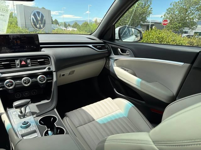 Used 2022 Genesis G70 2.0T w/ Prestige Package AWD/4WD image 19