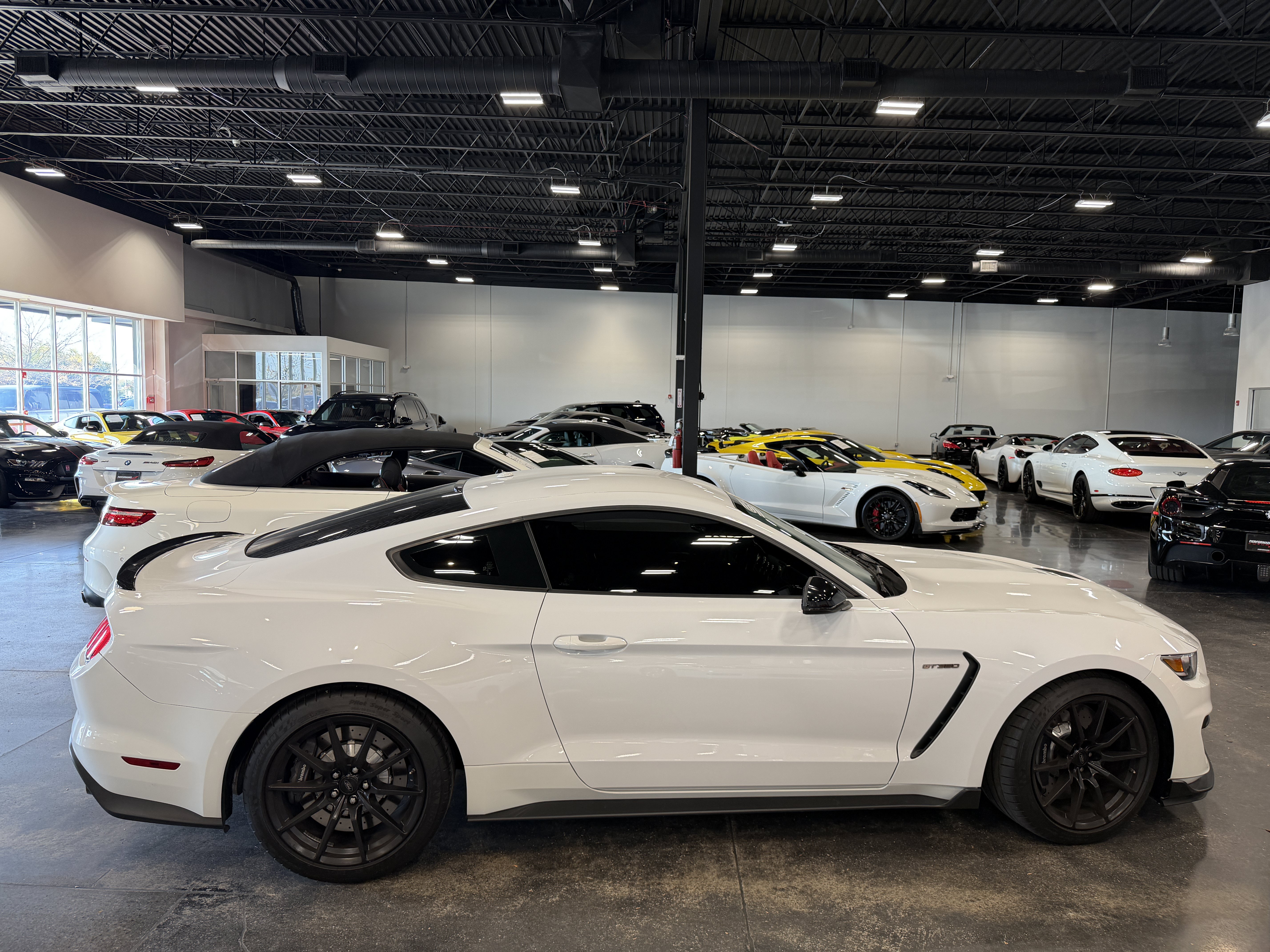 Used 2016 Ford Mustang Shelby GT350 w/ Technology Package RWD image 7