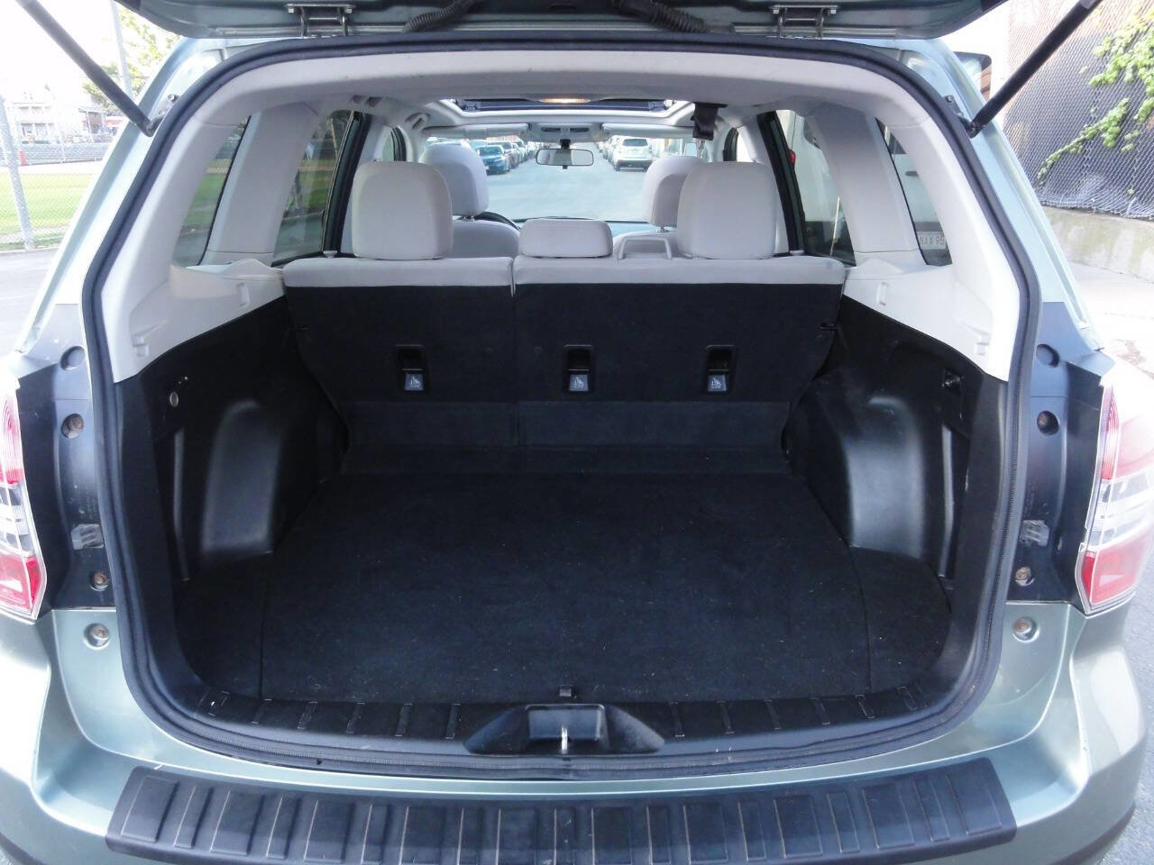Used 2014 Subaru Forester 2.5i Premium w/ All-Weather Package AWD/4WD image 19