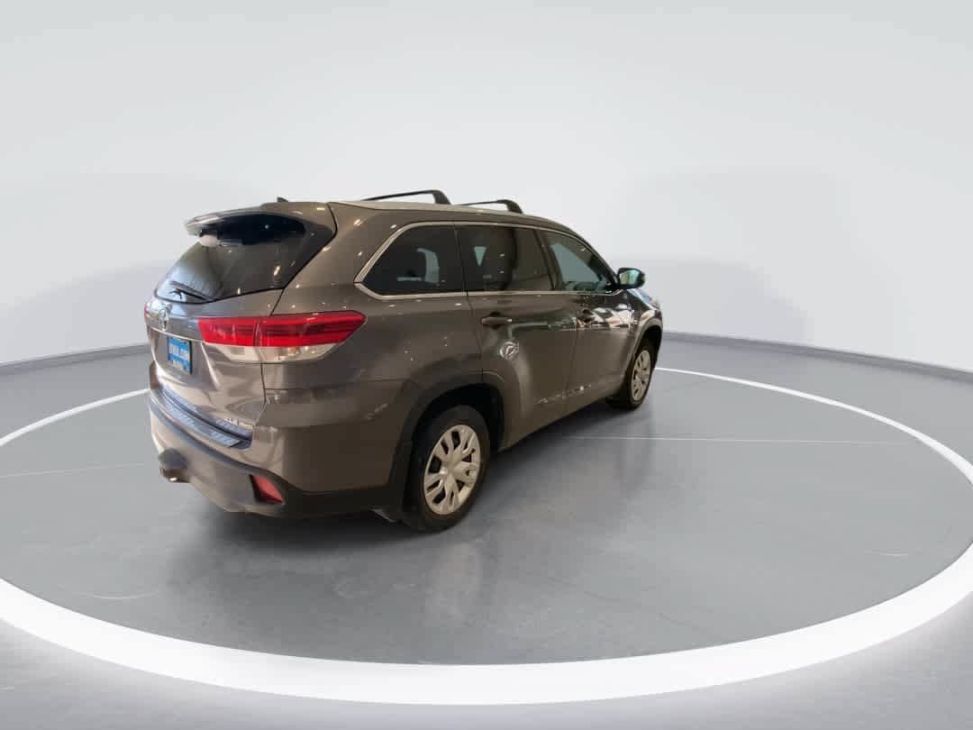 Used 2017 Toyota Highlander XLE AWD/4WD image 8