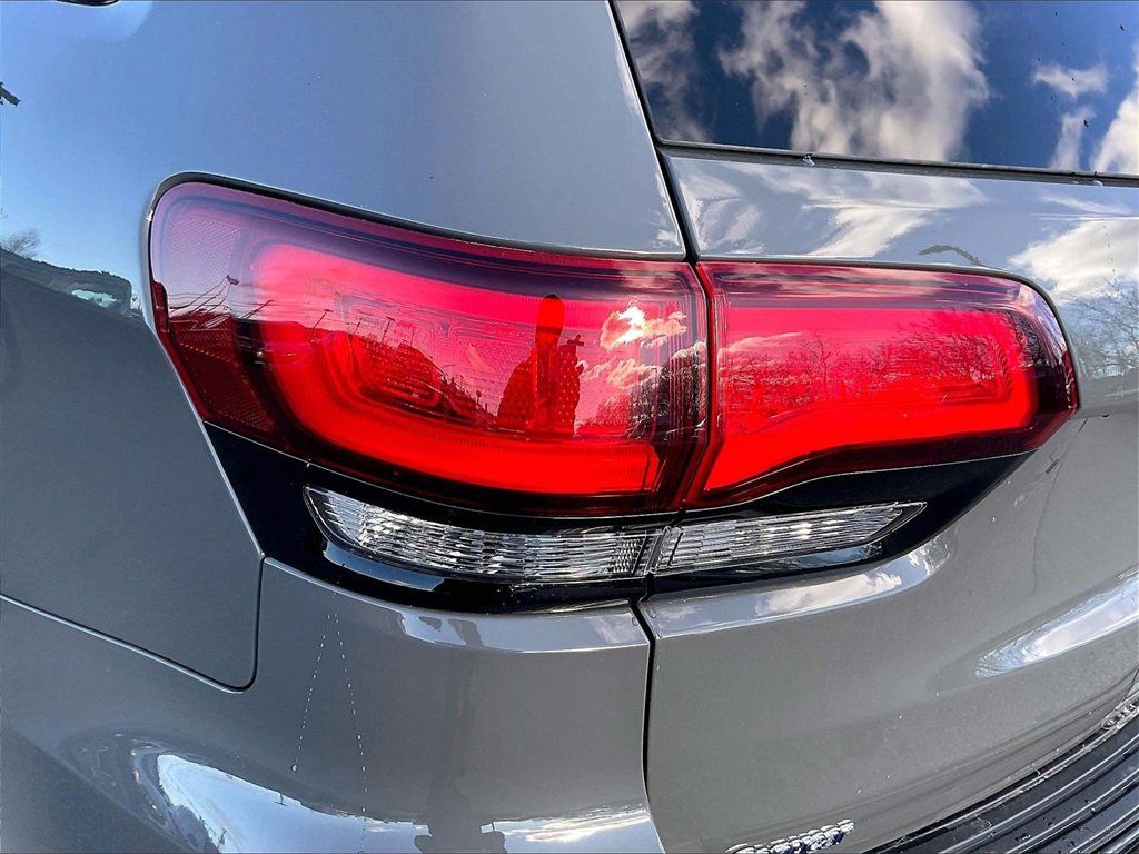 Used 2020 Jeep Grand Cherokee SRT image 32