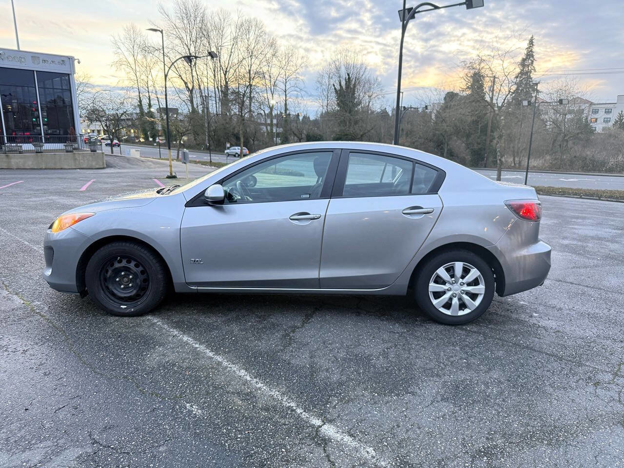 Used 2013 MAZDA MAZDA3 i SV w/ Convenience Pkg image 7