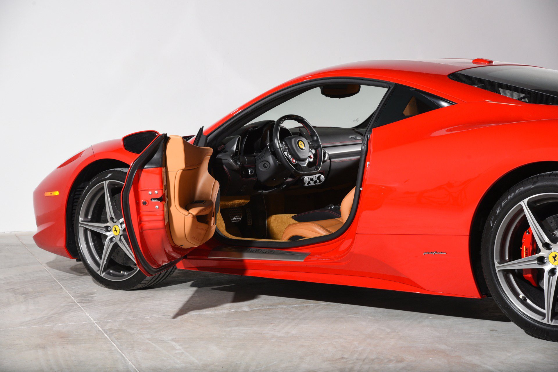 Used 2015 Ferrari 458 Italia Coupe RWD image 31