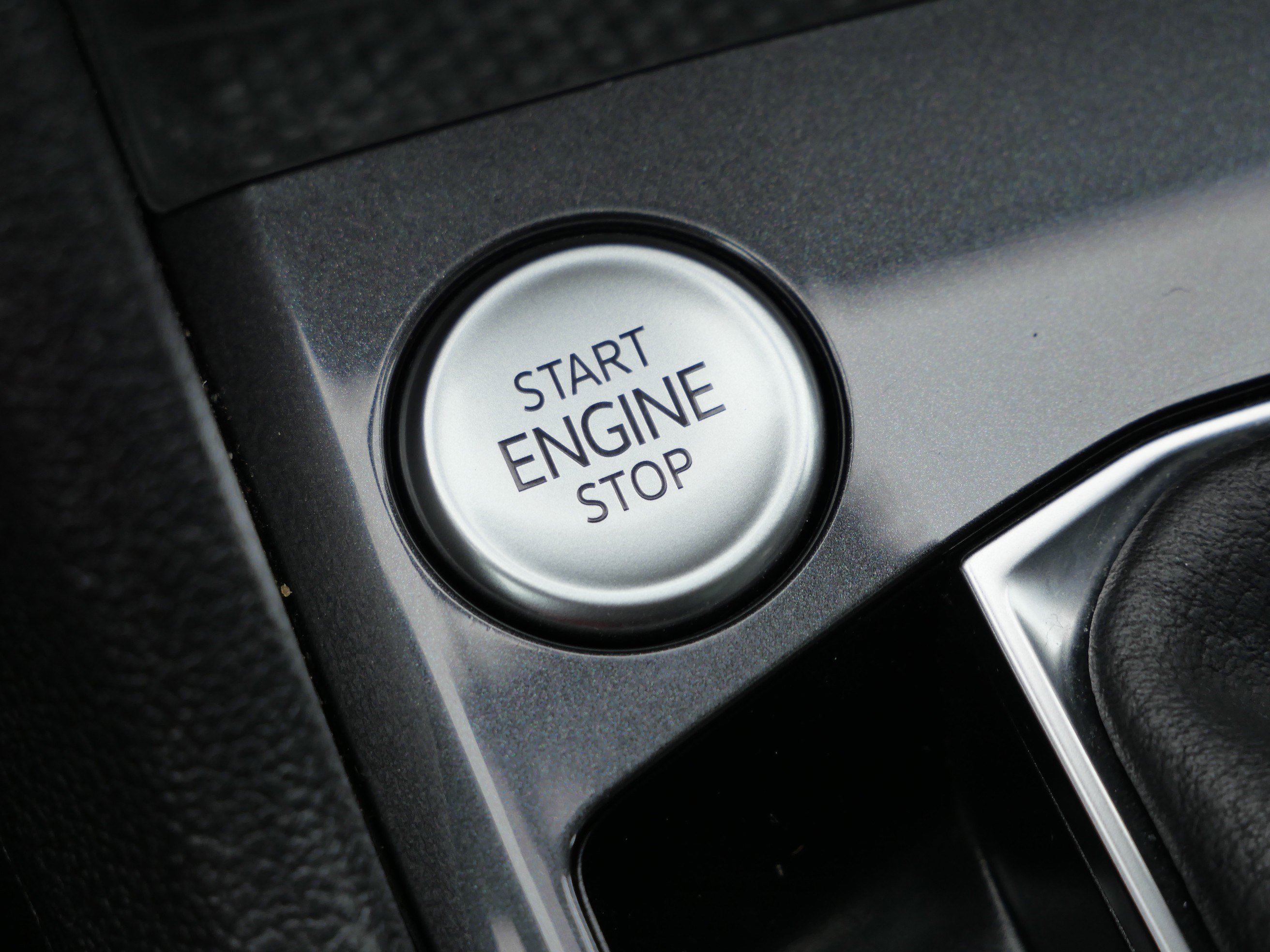 Certified 2022 Volkswagen Tiguan SEL R-Line image 27