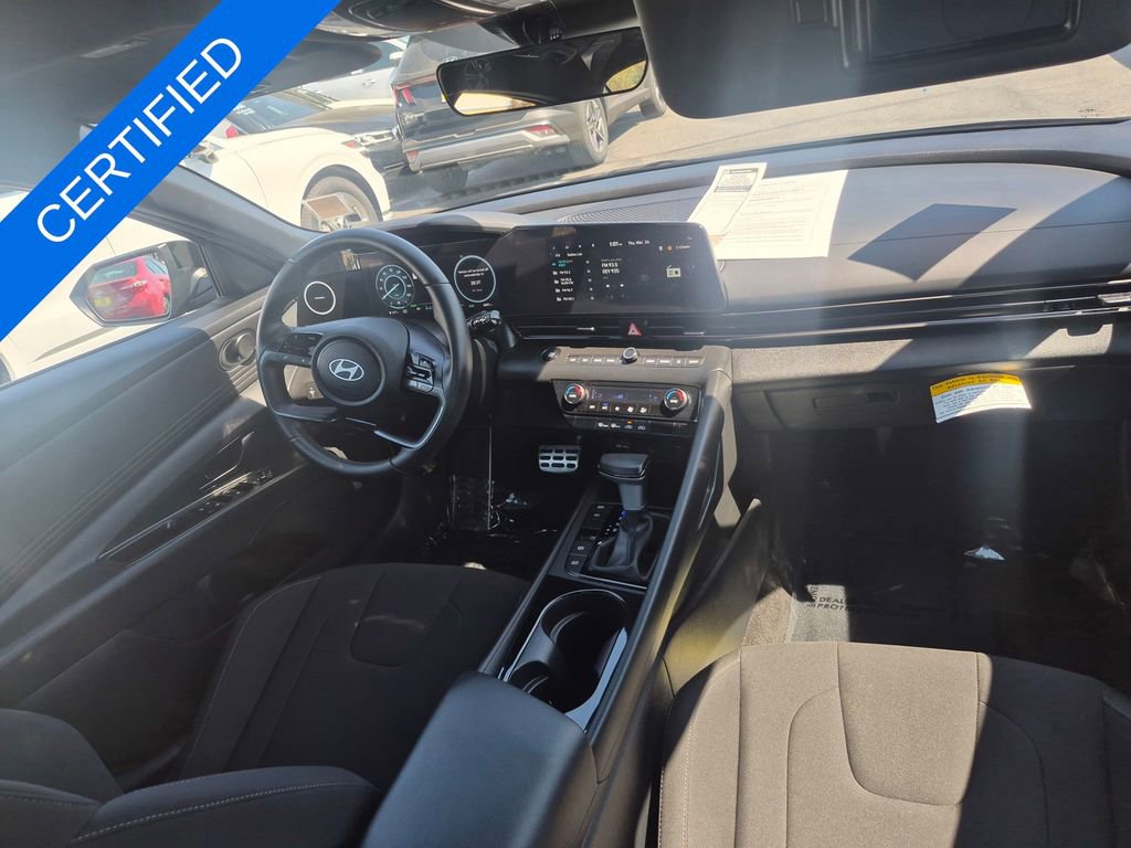 Used 2025 Hyundai Elantra SEL image 35