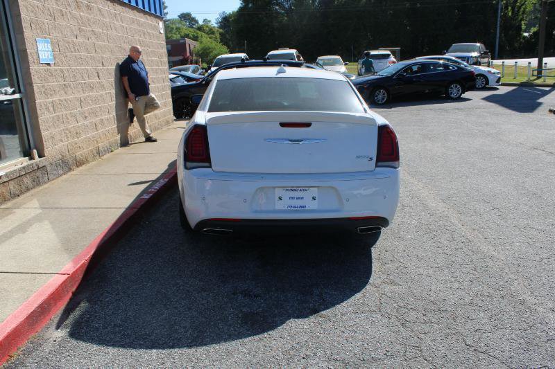 Used 2018 Chrysler 300 S w/ 300S Premium Group image 6