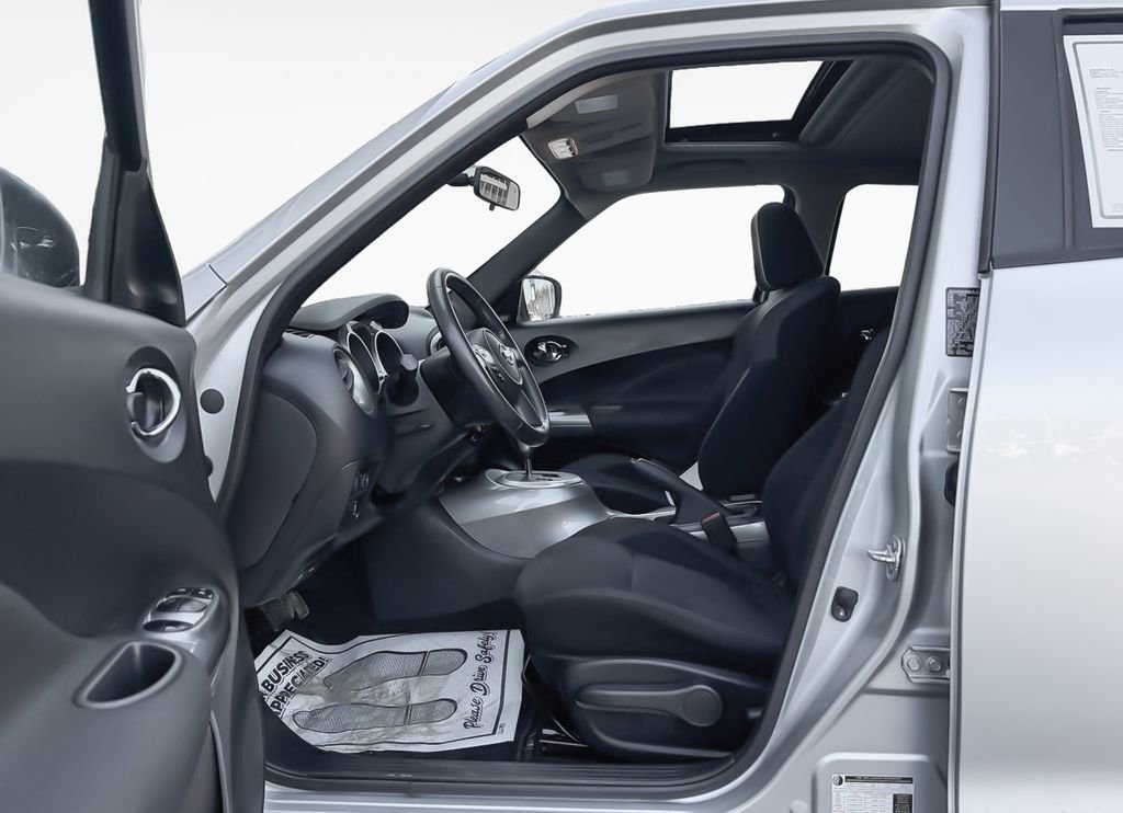 Used 2016 Nissan Juke SV w/ Cold Weather Package image 12