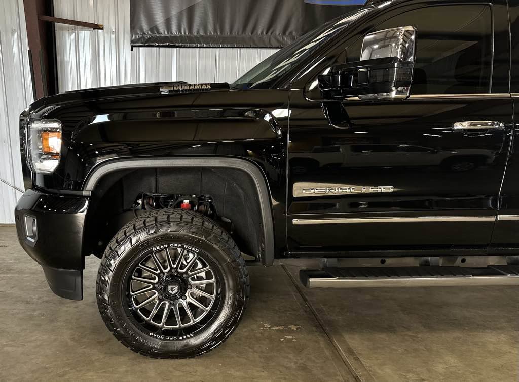 Used 2017 GMC Sierra 2500 Denali w/ Duramax Plus Package image 4