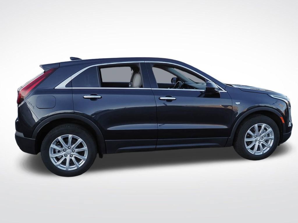 Used 2023 Cadillac XT4 Luxury w/ Cold Weather Package image 8