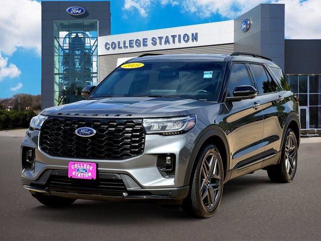 Used 2025 Ford Explorer ST AWD/4WD image 2