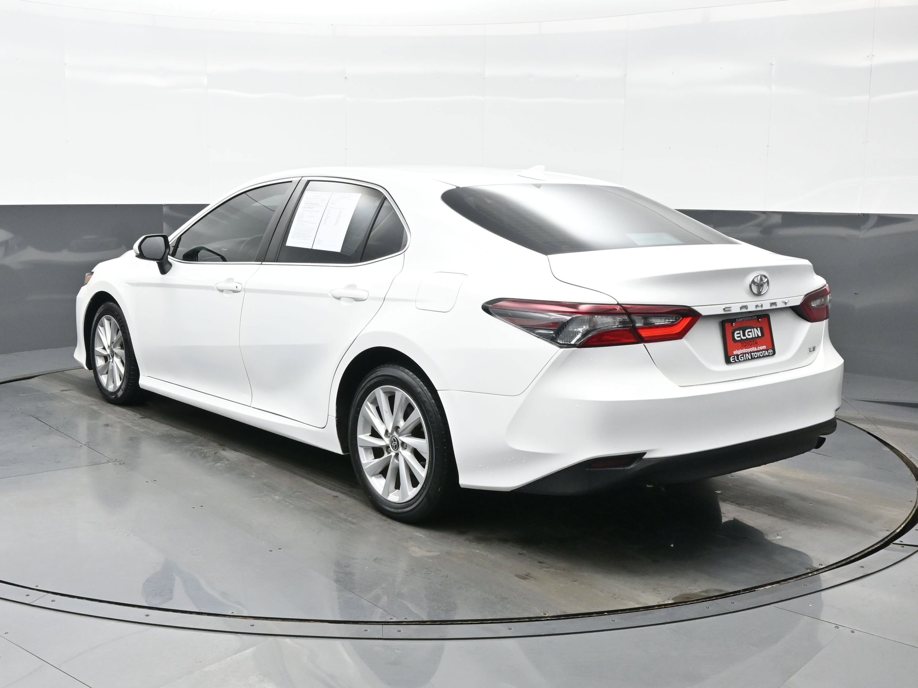 Used 2022 Toyota Camry LE image 4