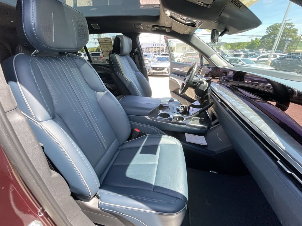 Used 2025 Cadillac Escalade IQ Luxury 2 w/ LPO, Premium Carpet Package AWD/4WD image 28
