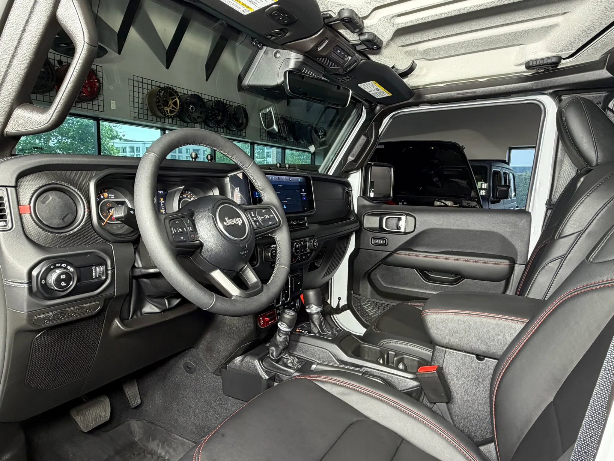 Used 2025 Jeep Gladiator Rubicon w/ Safety Group AWD/4WD image 17