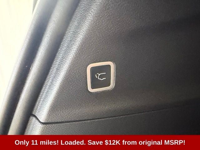 Used 2025 Chrysler Pacifica Limited FWD image 15