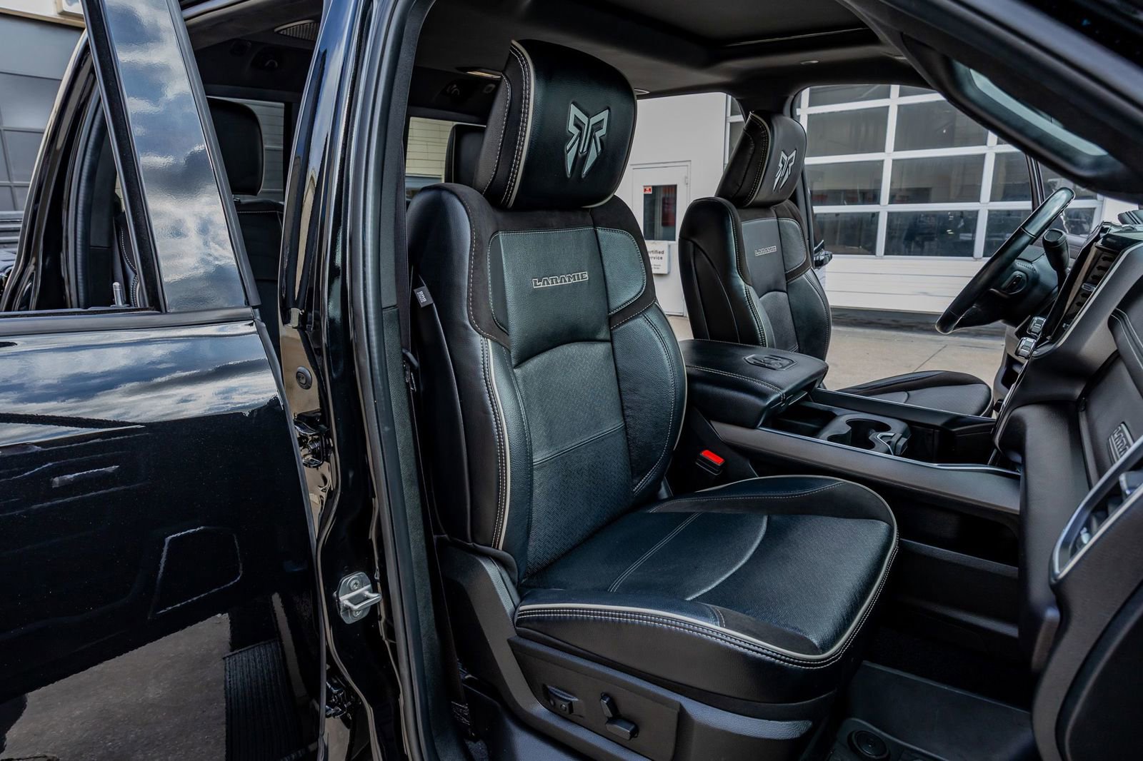 Used 2023 RAM 3500 Laramie w/ Night Edition image 31