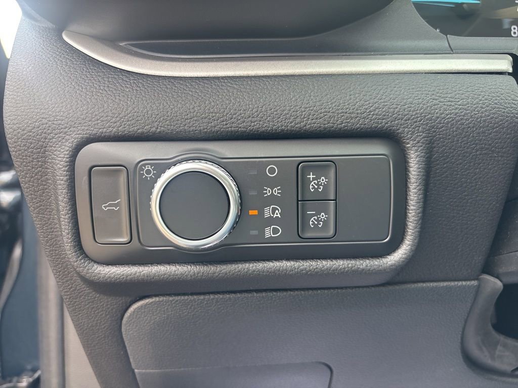 Used 2022 Ford Explorer XLT image 18